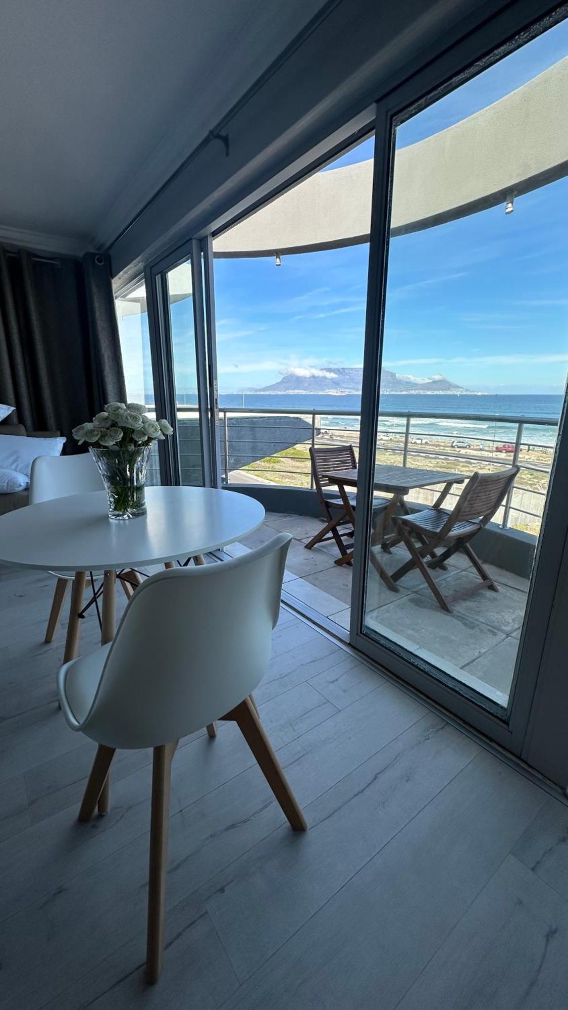 Oceansnest Guest House Bloubergstrand Kültér fotó